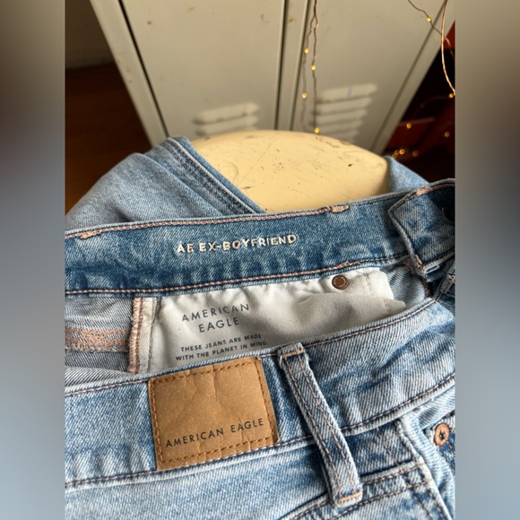 AE Strigid Low-Rise Ex-Boyfriend Jean - Picture 13 of 16